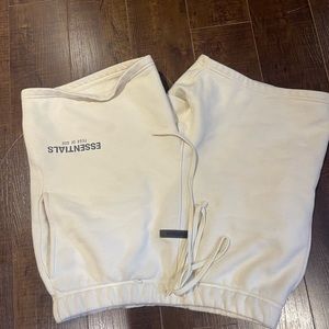 Essentiel short Cream